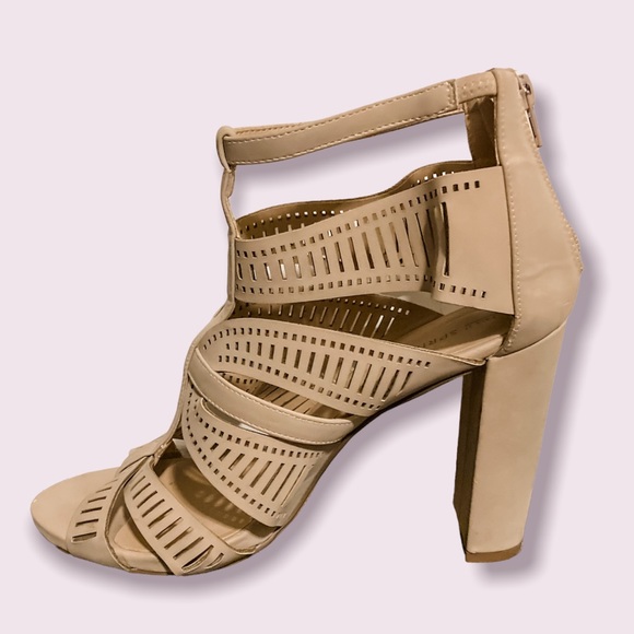 ⭐️ 3/$25 ⭐️ Call It Spring strappy nude heels Size 10 - Picture 1 of 6